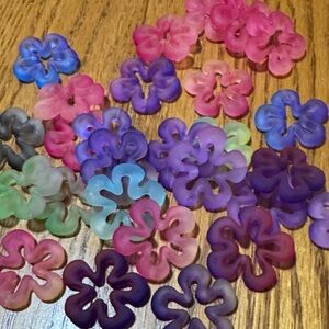 20 Colorful Flower Shaped Beads